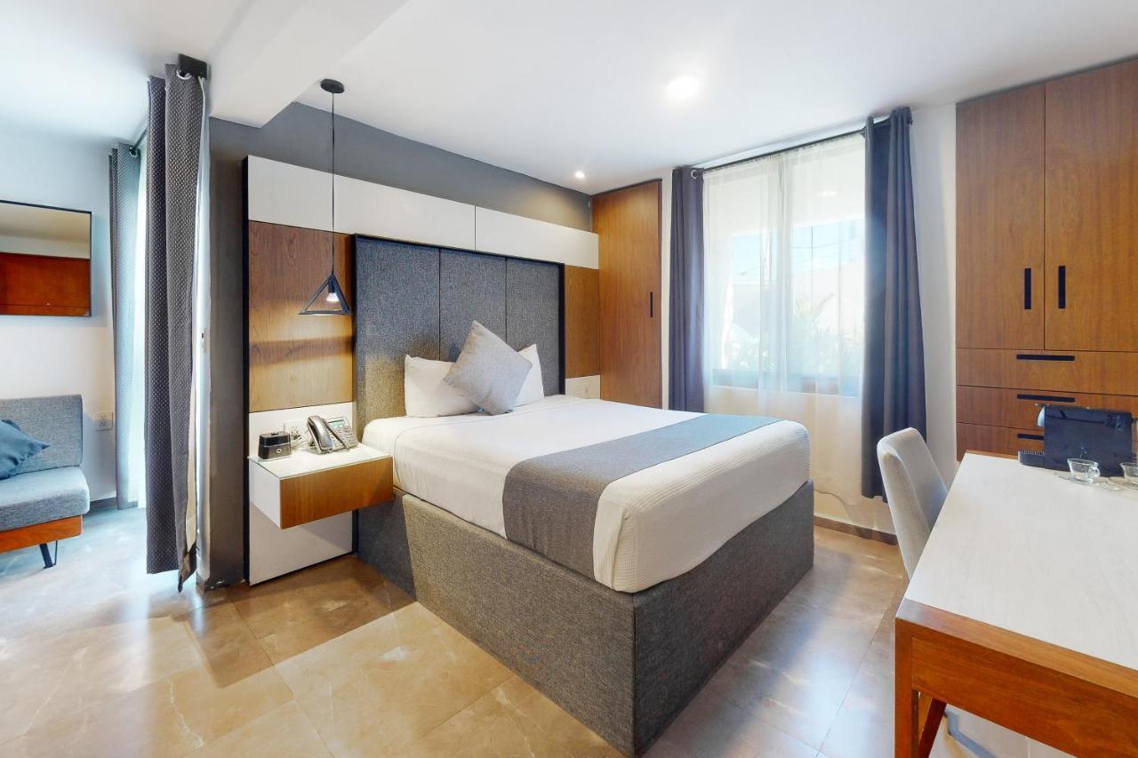 Seven Boutique #1 * Cancun